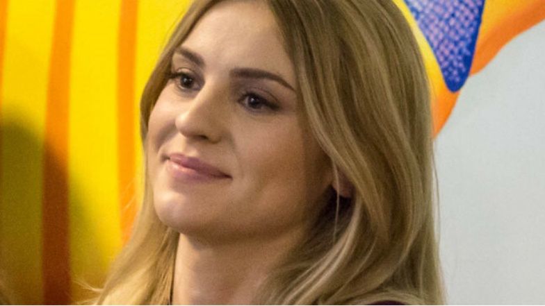 Kasia Tusk rozczula fanki, prezentując córkę w domowej "bazie" z narzuty 