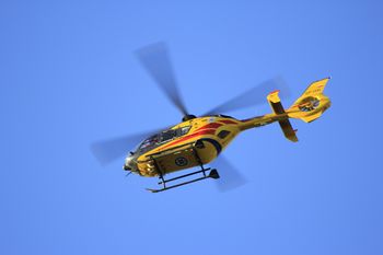 Groźny wypadek na S5. Śmigłowiec LPR lądował w Mielnie, kierowca ciężko ranny