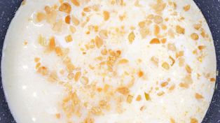 Kiedyś jedzona niechętnie, dziś wzgardzona. Jak na organizm wpływa zupa mleczna?