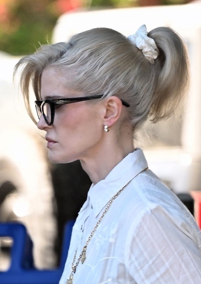 Kelly Osbourne spaceruje po Los Angeles z synem i przyjaciółkami