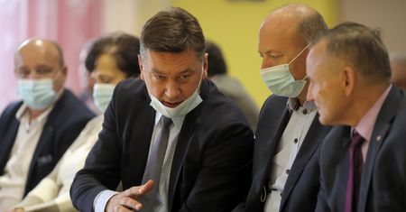 Konsekwencje buntu senatora PiS. Koledzy gratulują, opozycja kusi
