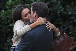 ''How to Make Love Like an Englishman'': Tydzień temu Brosnan całował Albę, teraz całuje Hayek!
