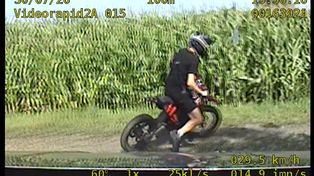 Uciekł policjantom. Szukają go do tej pory. Pokazali zdjęcia