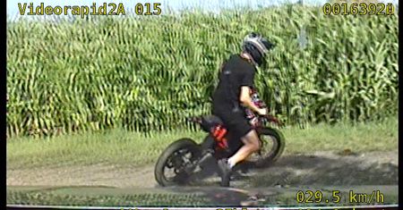 Uciekł policjantom. Szukają go do tej pory. Pokazali zdjęcia