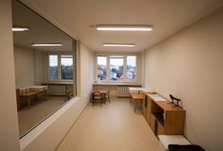 Bielsko-Biała. Weneckie lustra w budynku poradni. Terapia dzieci w godziwych warunkach