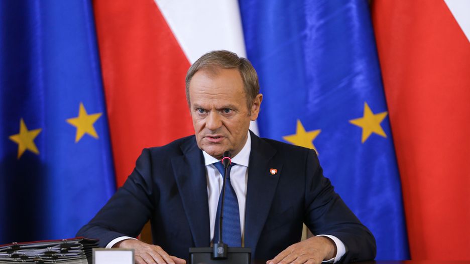 Katowice, 07.05.2024. Premier Donald Tusk przed wyjazdowym posiedzeniem rządu w Katowicach, 7 bm. W trakcie obrad Rada Ministrów zajmie się m.in. projektem ustawy o bonie energetycznym, który przedłuża na drugą połowę roku osłony dotyczące cen energii. (aldg) PAP/Jarek Praszkiewicz