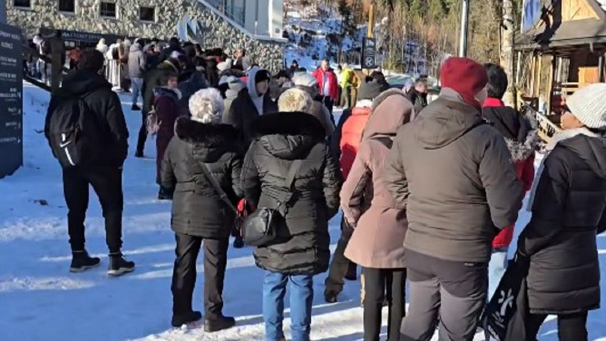 Mnóstwo turystów w Zakopanem.