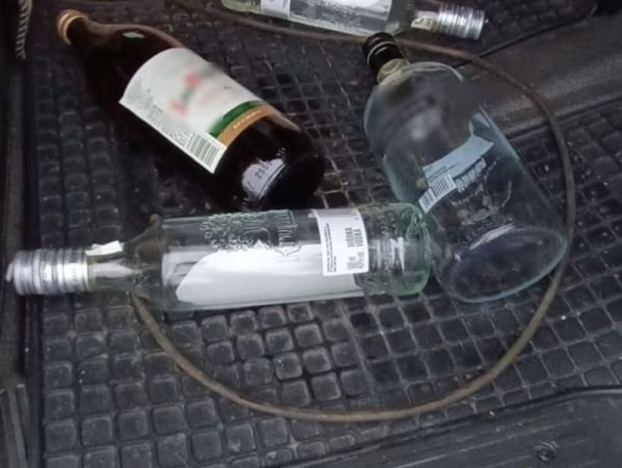 Bolesławiec: Kierowca tira miał w kabinie puste butelki po wódce. Pijany wracał autostradą z Hiszpanii