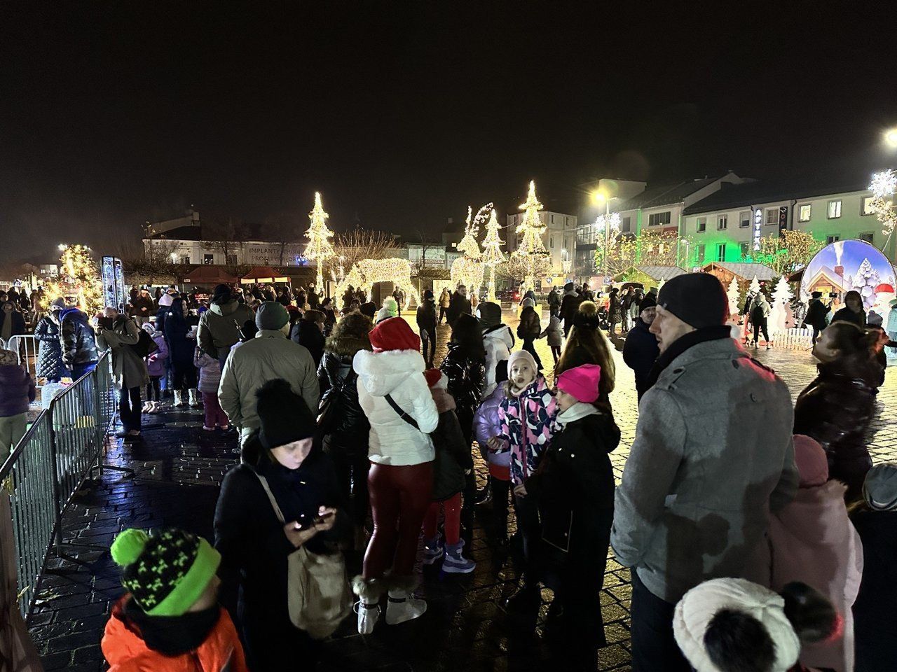 Jarmarki bożonarodzeniowe w Tomaszowie w trzy weekendy grudnia 2025. Nadchodzi prawdziwie świąteczny klimat