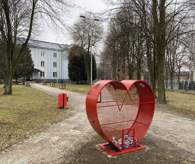 Poręba. Wielkie, czerwone serca pomogą potrzebującym