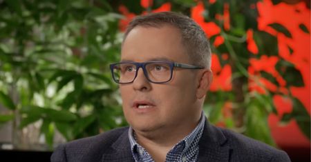 Reporter TVN24 dokonał coming outu. "Wytrzymuje ze mną, a łatwo nie jest"