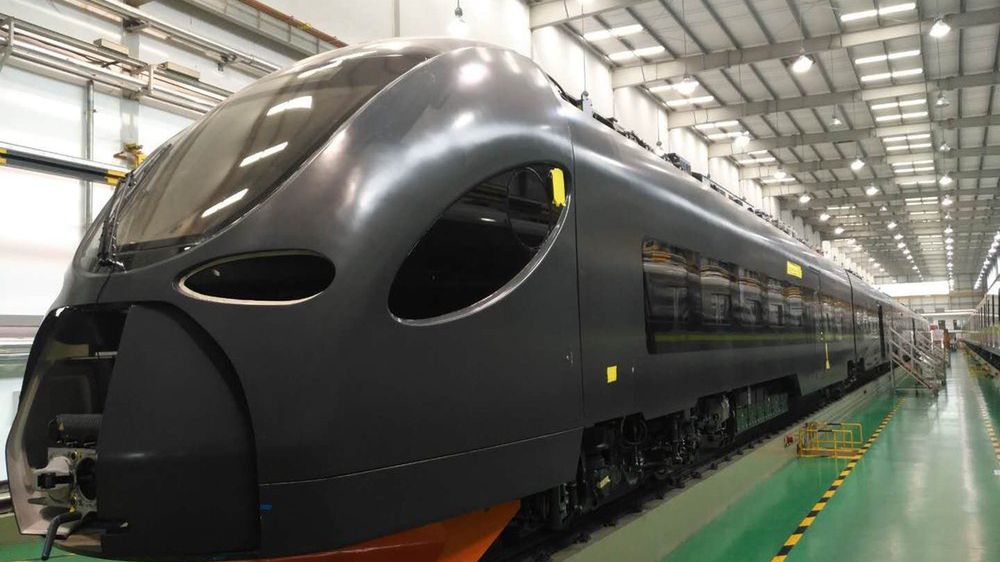 Chiński potwór. Nieprędko zobaczymy go na polskich torach 1