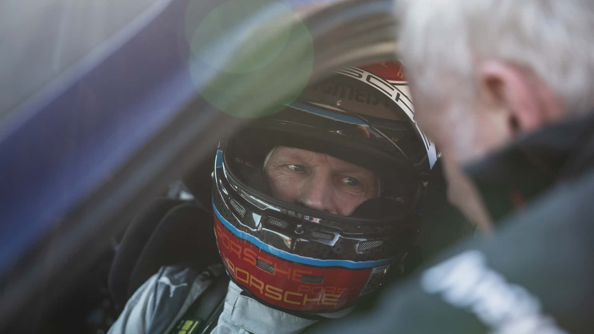 Jörg Bergmeister za kierownicą Porsche 911 GT3
