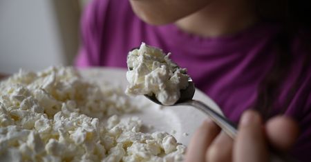 Uczucie ciężkości i wzdęcia? Nie lekceważ objawów, zwróć uwagę, co ląduje na twoim talerzu