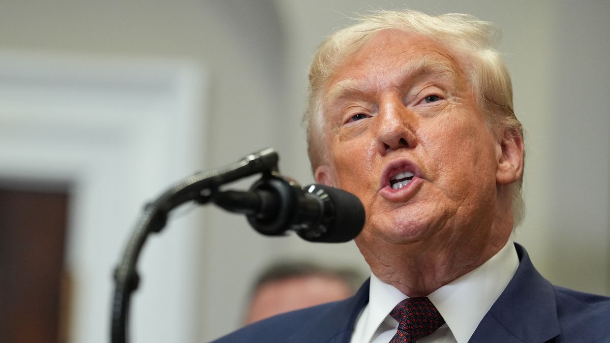 Według ekonomistów cytowanych przez "Washington Post" słabe dane z rynku pracy to wynik nakładania wysokich ceł oraz deportacji imigrantów - czyli jednych ze sztandarowych decyzji Donalda Trumpa