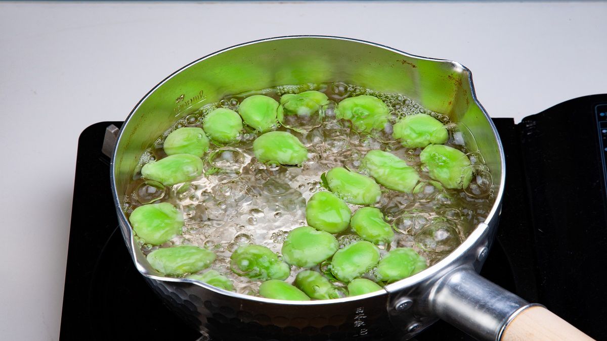 Jak ugotować bób? Fot. AdobeStock