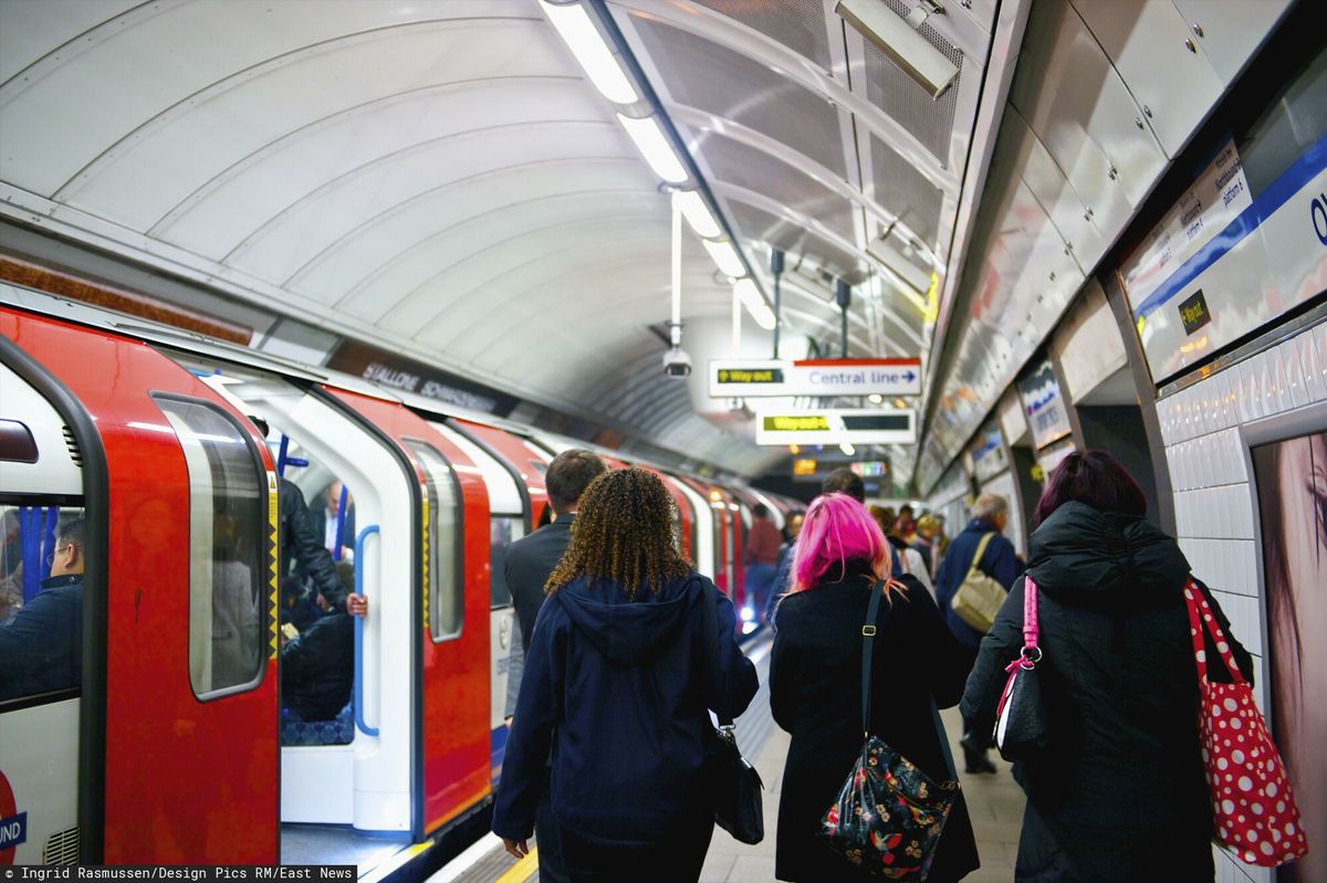 Polak próbował zepchnąć kobietę pod nadjeżdżające metro w Londynie. Zdjęcie ilustracyjne