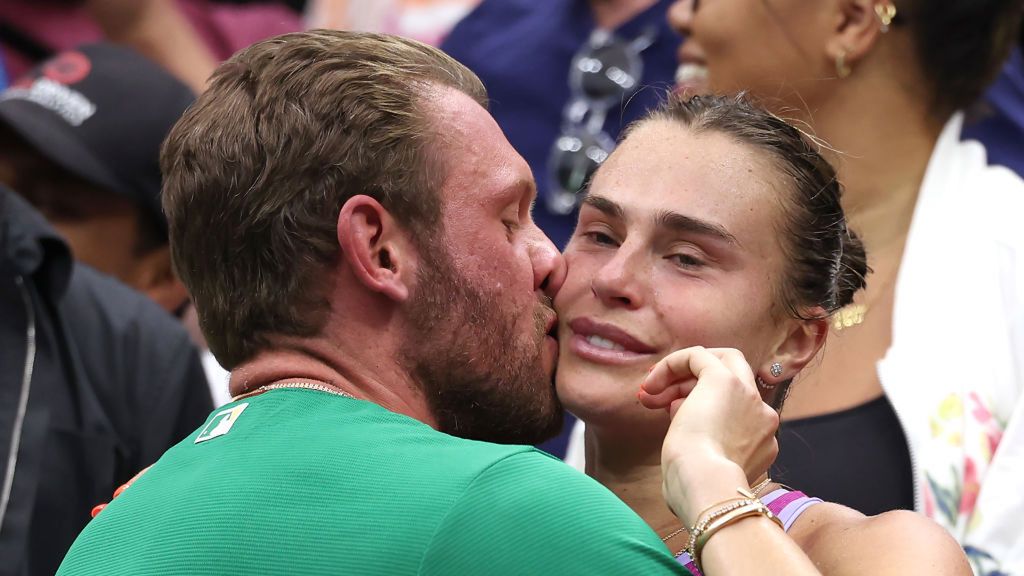 Getty Images / Al Bello / Na zdjęciu: Aryna Sabalenka i jej chłopak Georgios Frangulis