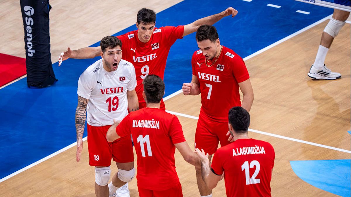 Getty Images / Volleyball World / Na zdjęciu: Reprezentacja Turcji siatkarzy