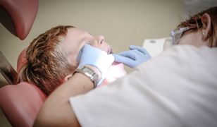 Ile trzeba czekać do dentysty? NFZ podaje terminy