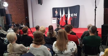 Sławomir Mentzen odważnie na spotkaniu w Ostrowcu Św. Była pełna sala