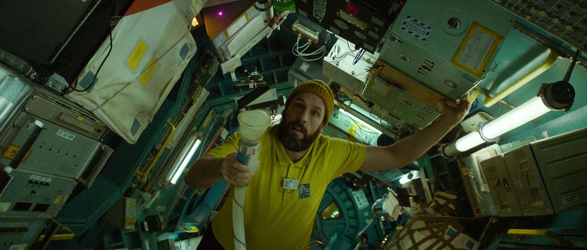 Adam Sandler jako Jakub Procházka w "Astronaucie" Johana Rencka