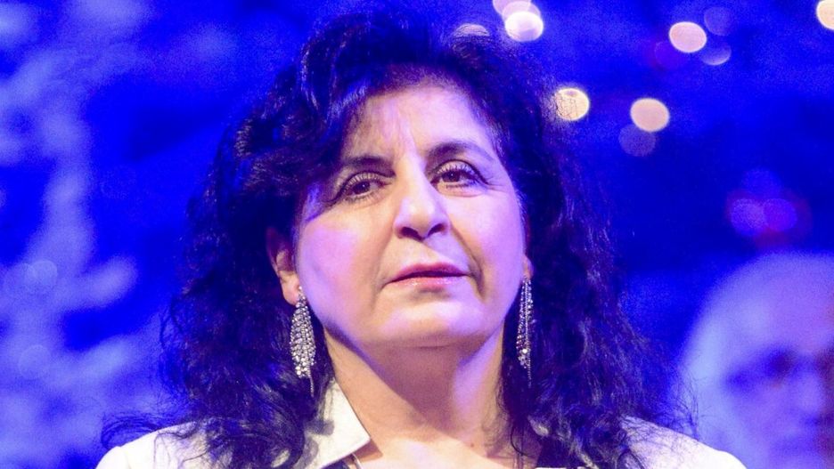 Eleni nie może się pogodzić z tym, że nie uchroniła córki przed psychopatą