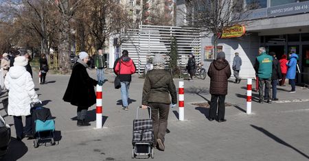 Koronawirus. Sklepy zmieniają godziny otwarcia