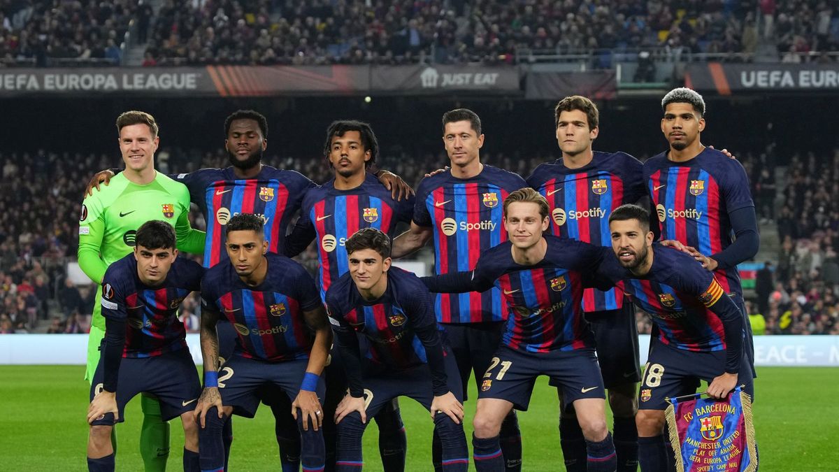 Getty Images / Alex Caparros / Na zdjęciu: piłkarze FC Barcelony