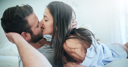 Ryzykowne zachowania seksualne na wakacjach. Konsekwencje mogą być długofalowe