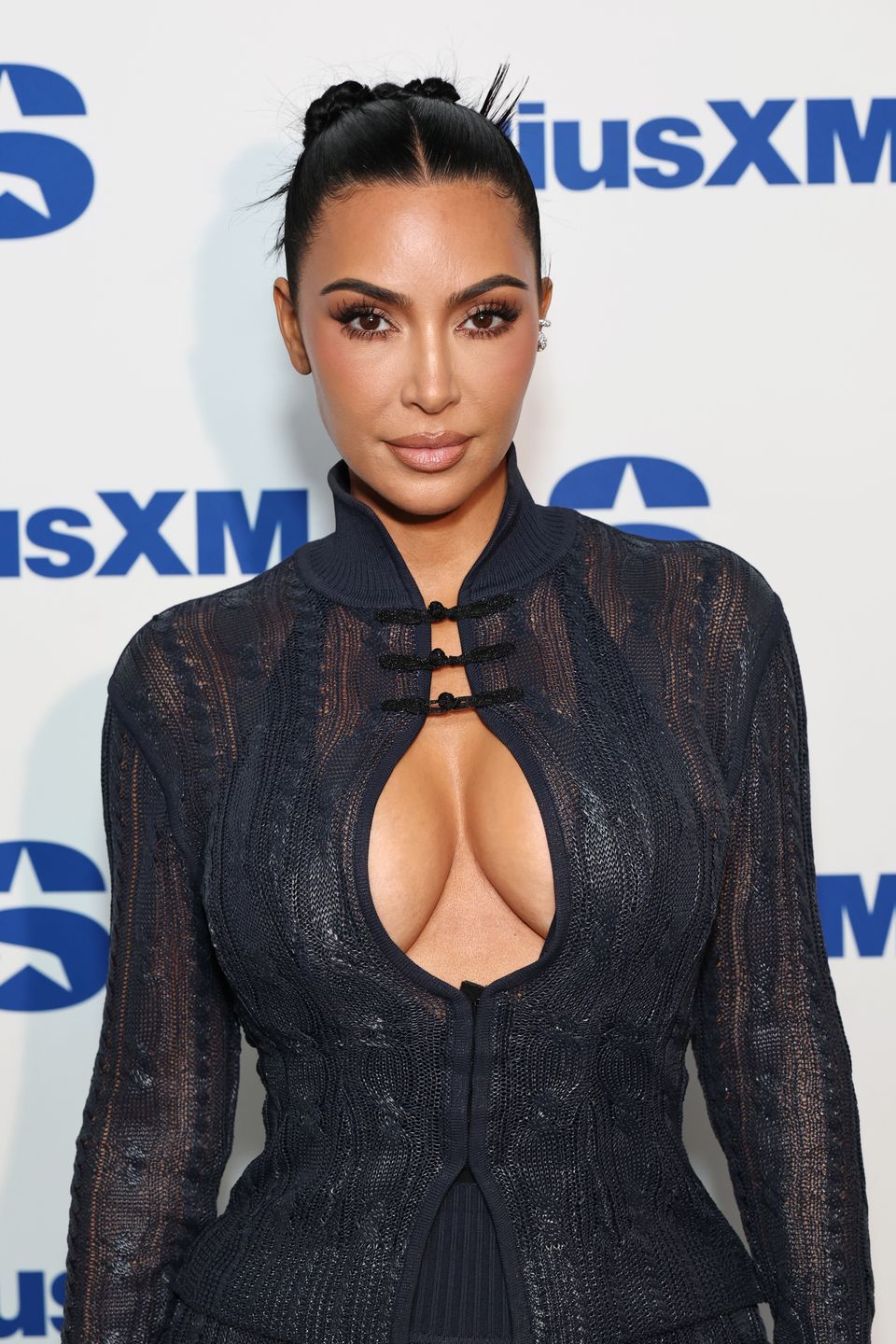 Kim Kardashian prezentuje dekolt w Nowym Jorku