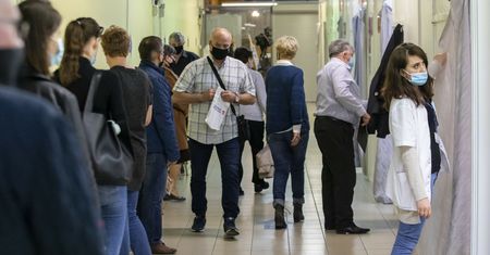 Młodzi chcą szczepić się na COVID-19. "Szczepionki powinny być wykorzystane"