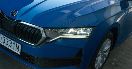 Najpopularniejsze auto w Polsce dostało hybrydę. Teraz jeszcze bardziej zagrozi Corolli