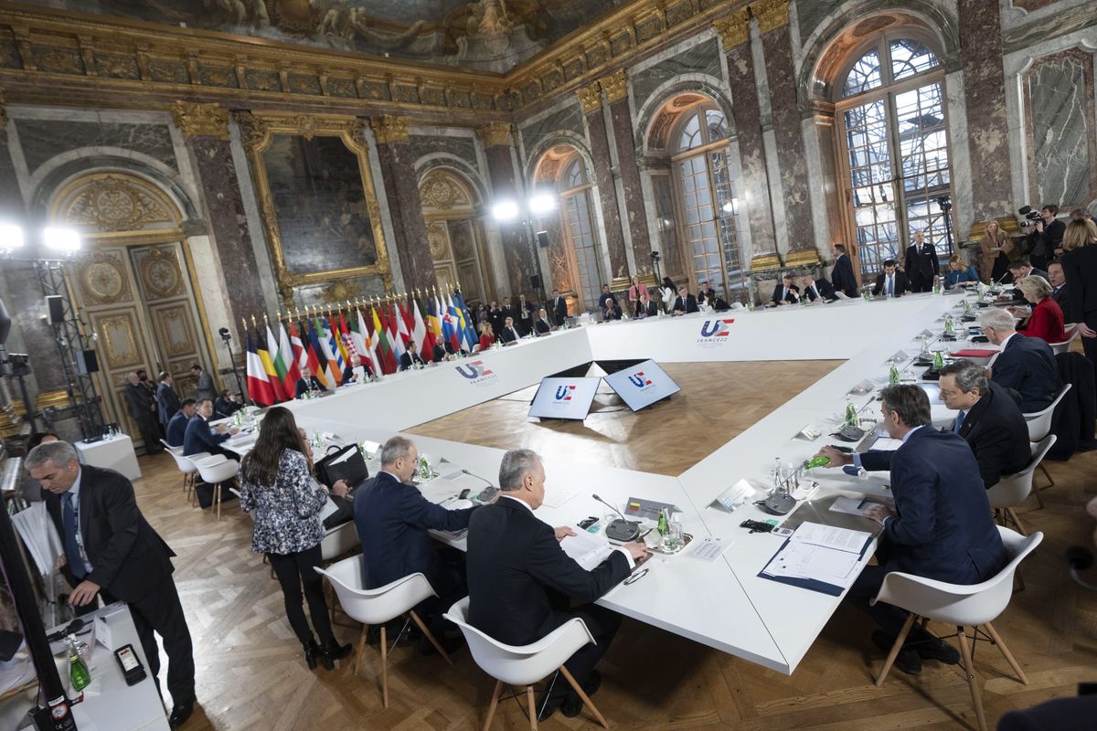 Spotkanie unijnych liderów w Wersalu. "Historyczna noc w Wersalu". Rada Europejska uznała europejskie aspiracje Ukrainy
