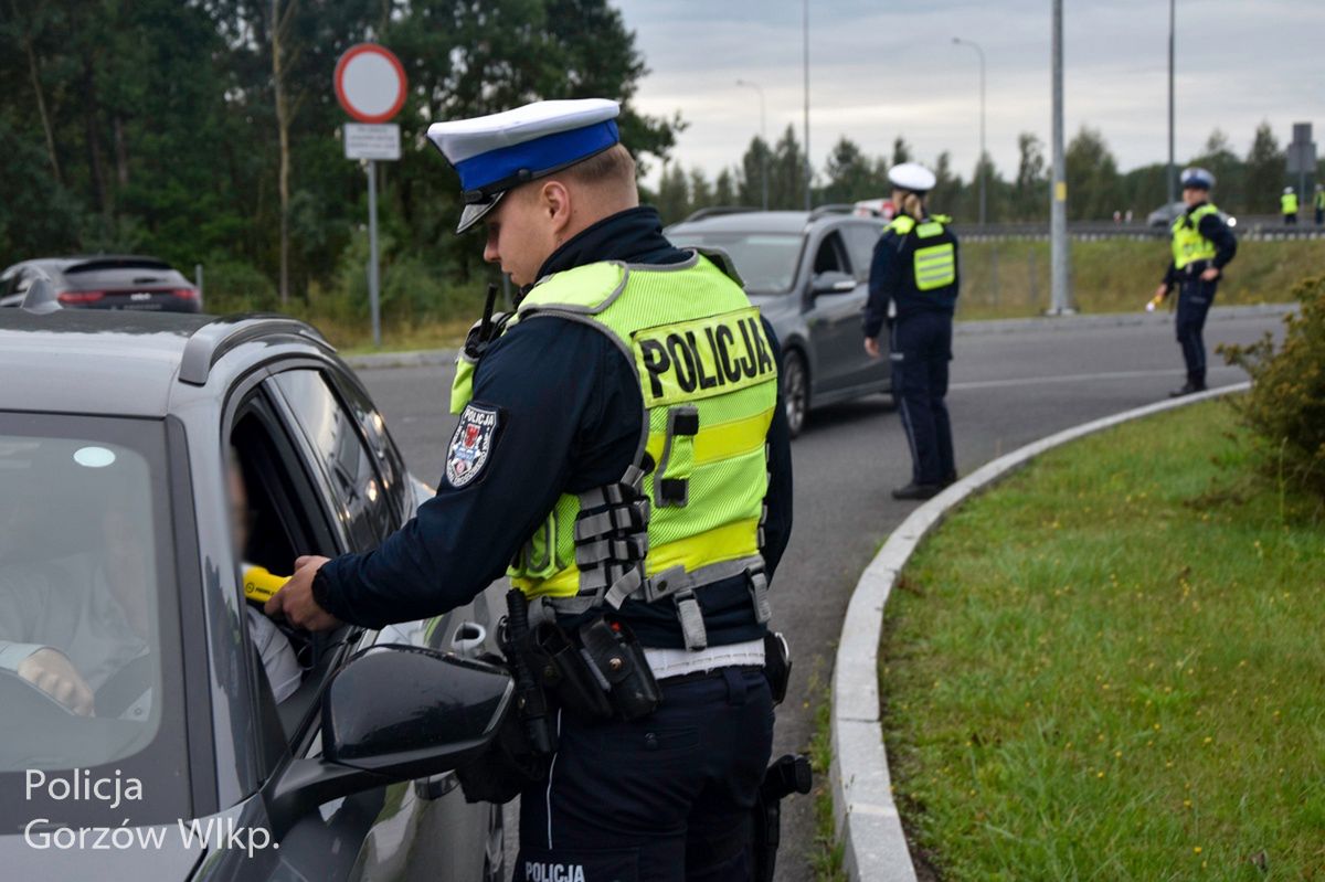 Ruszyła akcja "Znicz". Na drogi wyszło 5 tys. policjantów