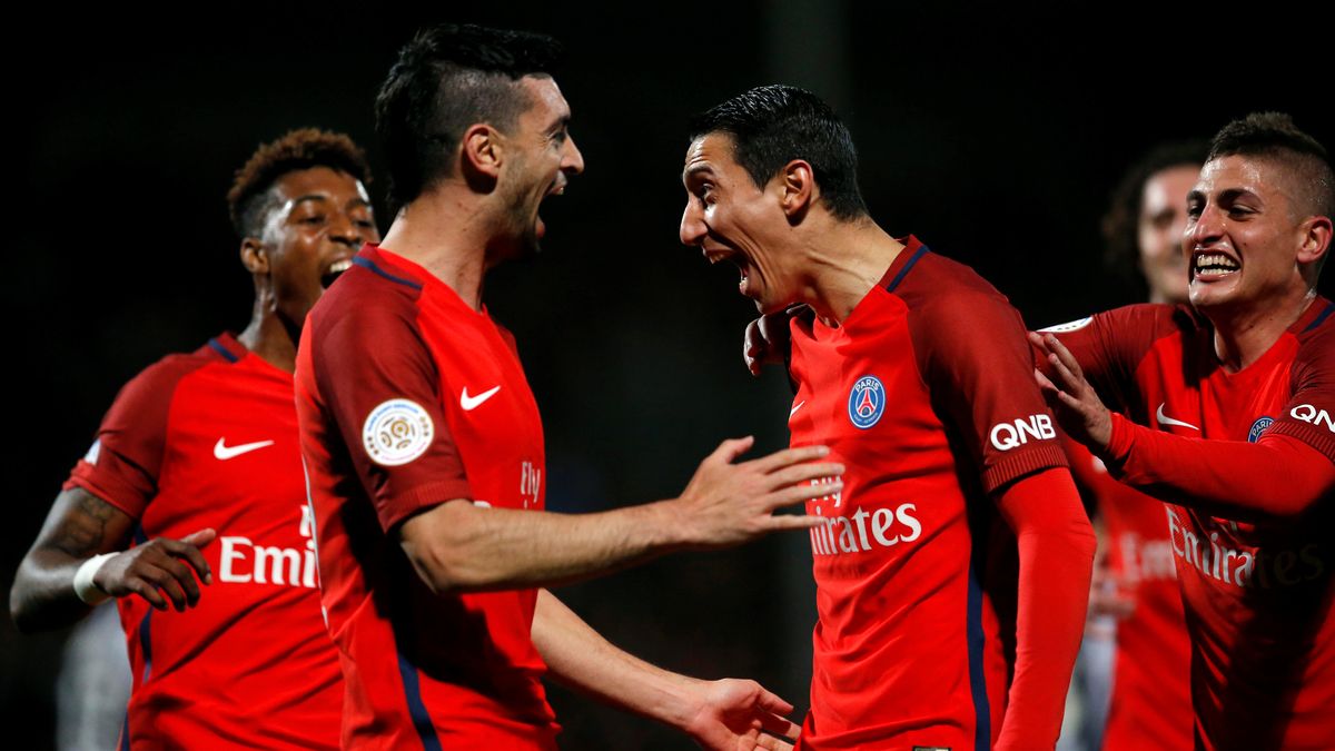 Reuters / STEPHANE MAHE / Na zdjęciu: piłkarze PSG