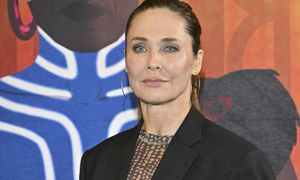 Wskoczyła w prześwitujące spodnie. Uwagę zwracał też odsłonięty brzuch