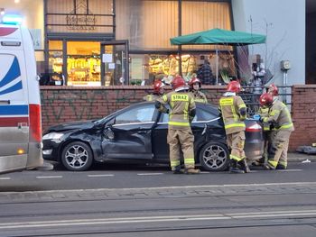 Wrocław: Wypadek osobówki i tramwaju w centrum. MPK wyznaczyło objazdy