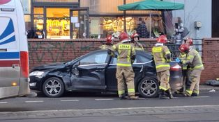 Wrocław: Wypadek osobówki i tramwaju w centrum. MPK wyznaczyło objazdy