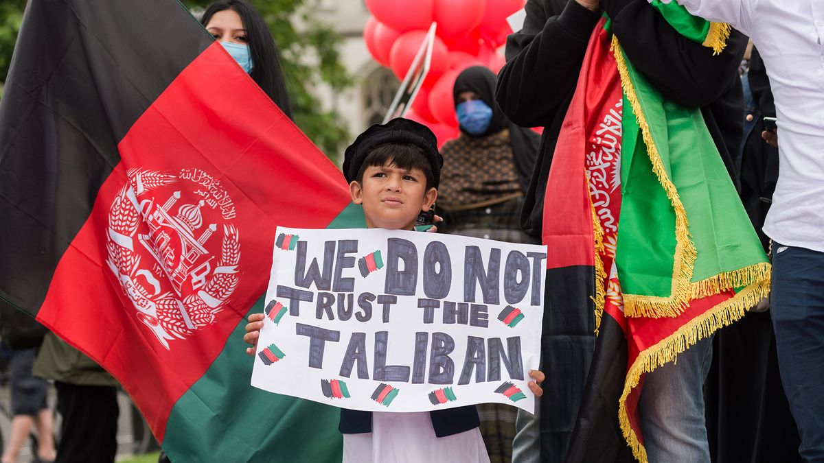 Afganistan: Talibowie złapali fotoreportera, pobili go, a na koniec dali mu... Monstera 1