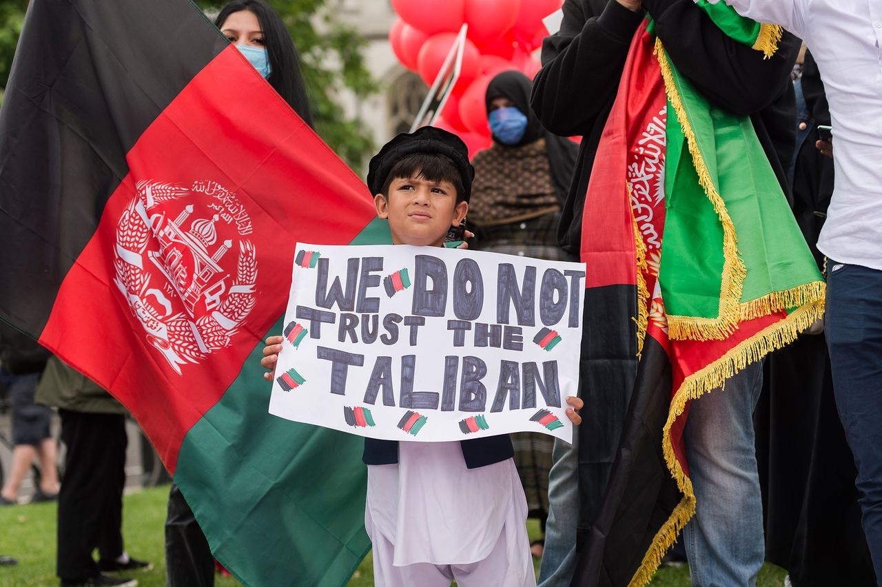 Afganistan: Talibowie złapali fotoreportera, pobili go, a na koniec dali mu... Monstera