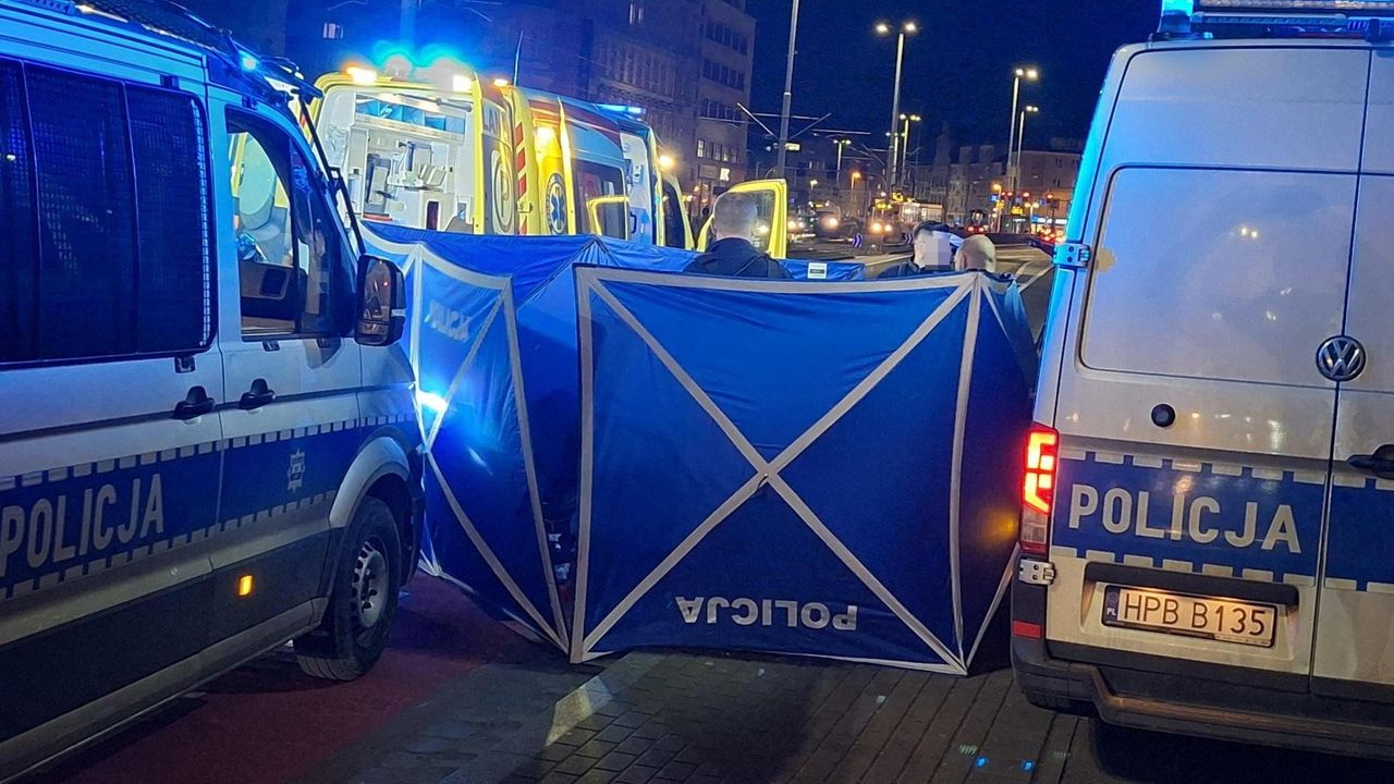 Wrocław: Wypadek w centrum. Samochód potrącił pieszego na pasach, trwa walka o jego życie