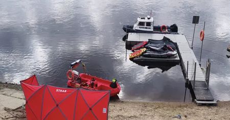 Kobieta skoczyła z mostu do Wisły. Służby wyłowiły jej ciało