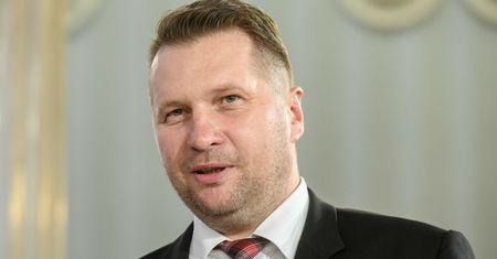 Lockdown. Przemysław Czarnek: w szkołach jest bezpiecznie