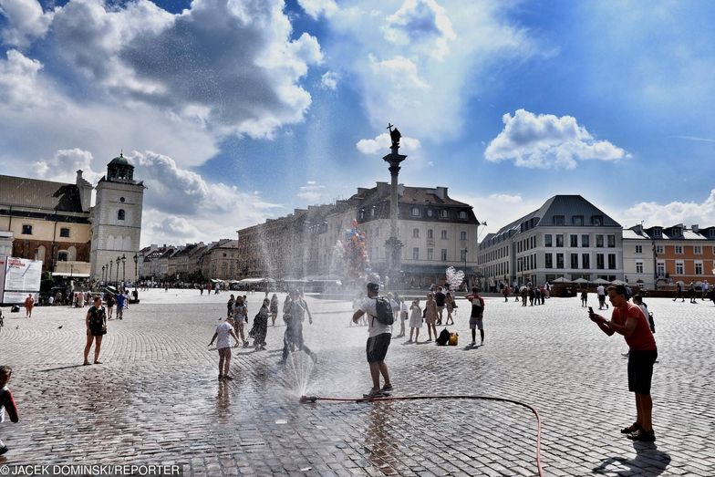 OPZZ apeluje także, aby to instytucje publiczne dały dobry przykład i skróciły swoim pracownikom czas pracy w trakcie, gdy żar leje się z nieba.