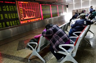 Giełda w Chinach wstrzymała notowania. Władze chcą uniknąć paniki?