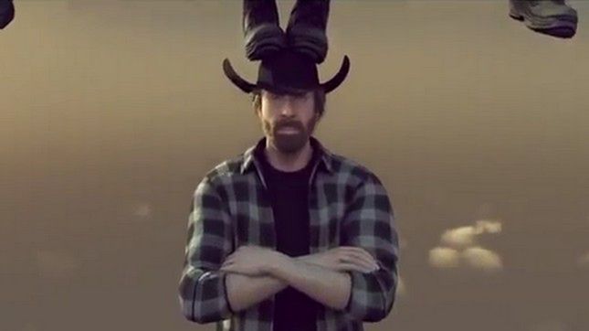 Chuck Norris zawstydził Van Damme’a! Zobaczcie, co przygotował na święta? 1