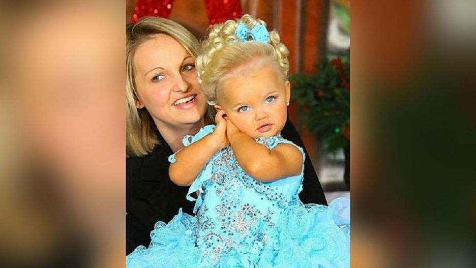 Aira Marie Brown od dzieciństwa brała udział w konkursach piękności
