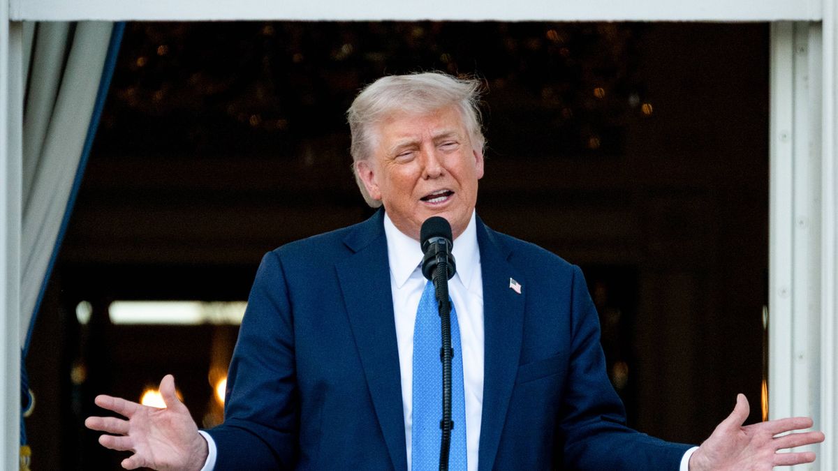 Summer soiree on the South Lawn of the White House
epa12156331 US President Donald Trump speaks during a Summer soiree on the South Lawn of the White House in Washington, DC, USA, on 04 June 2025.  EPA/Eric Lee / POOL 
Dostawca: PAP/EPA.
Eric Lee / POOL
South Lawn, balcony, White House