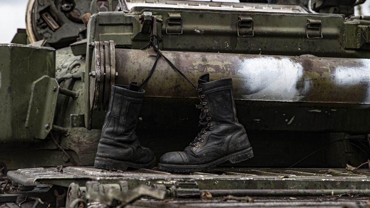 Rosja kupuje skórę do butów wojskowych w Indiach (Photo by Metin Aktas/Anadolu Agency via Getty Images)